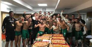 Трикольорите празнуват с пица и бира успеха над Норвегия